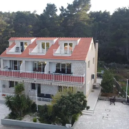 Luxury Oasis Apartament Lumbarda